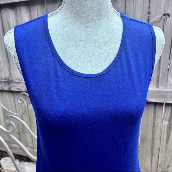 Cha Cha Vente Blue Ruffle Trimmed Tank Top; Size PM - Picture 2 of 8